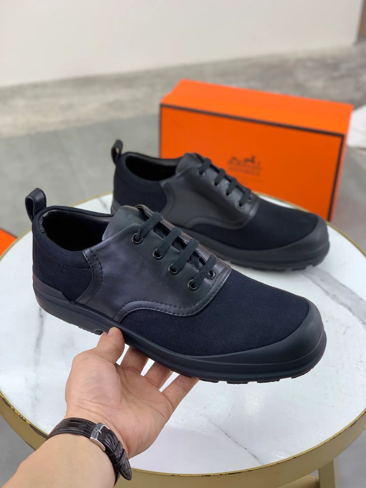 Factory price P740 💰💎💎💎Brand: Hermès Grade: Same as the official website Original quality materials: Original soft calfskin with beef tendon cloth Water-dyed cowhide lining Original Italian rubber outsole Style categories: Men's fashion Formal casual leather shoes Lace-up men's shoes series Young fashion European and American trends British style Size: 39-44 (38.45 can be customized)